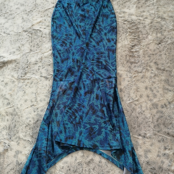 Girls Mermaid Skirt With Tail - Picture 5 of 15